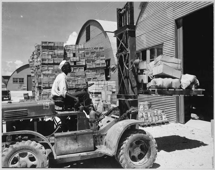 Militaire dozen, pallets en containers