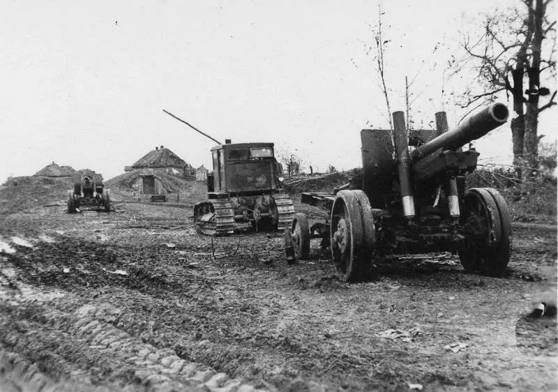 Zgodbe o orožju. Traktor S-65 "Stalinets"